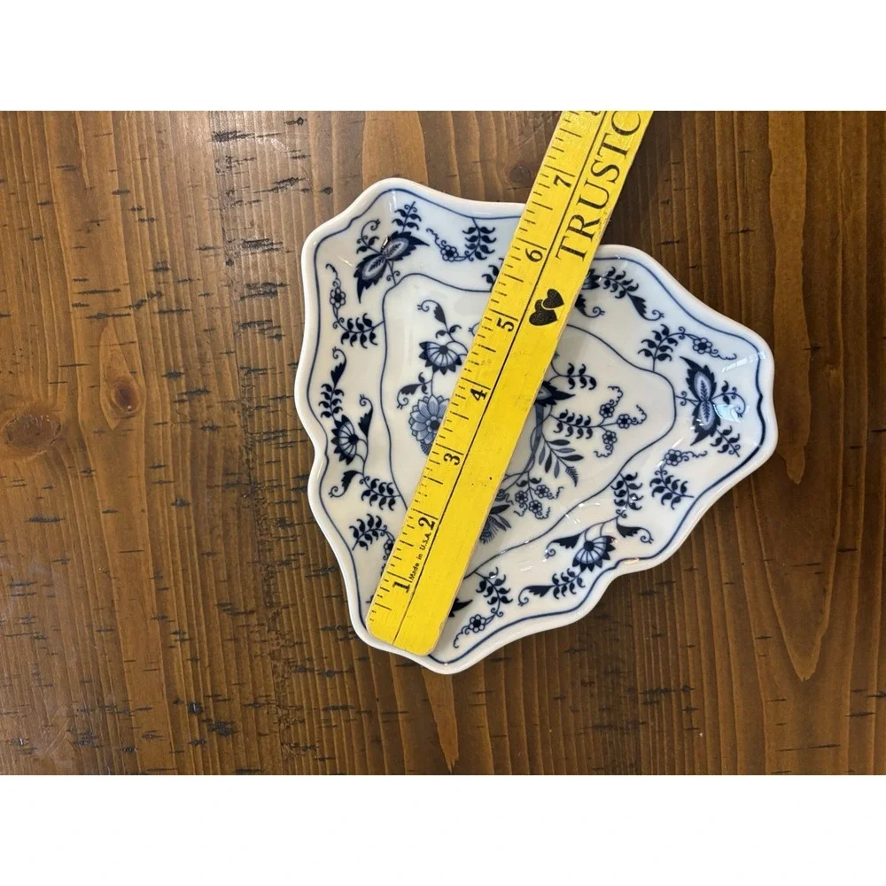Blue Danube Japan Triangular Serving Dish Blue Onion Floral Grandmillennial 6.5